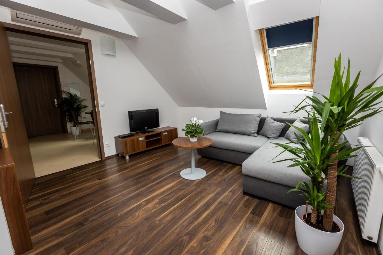 Vinosseum Bor- Es Apartmanhaz โชพรอน ภายนอก รูปภาพ