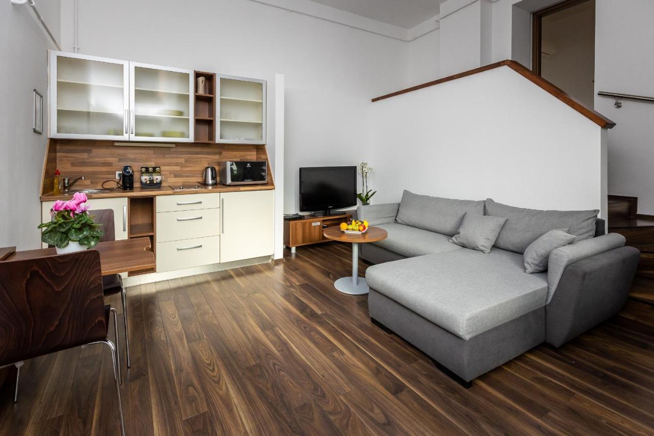 Vinosseum Bor- Es Apartmanhaz โชพรอน ภายนอก รูปภาพ