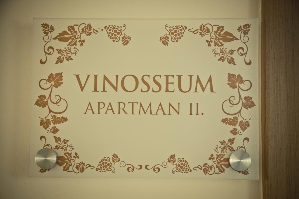 Vinosseum Bor- Es Apartmanhaz โชพรอน ภายนอก รูปภาพ